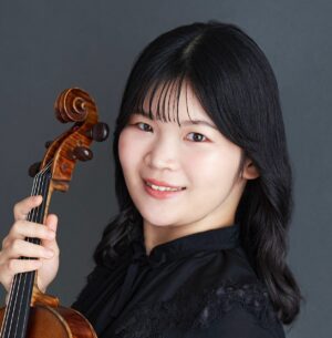 山本里真, Va.